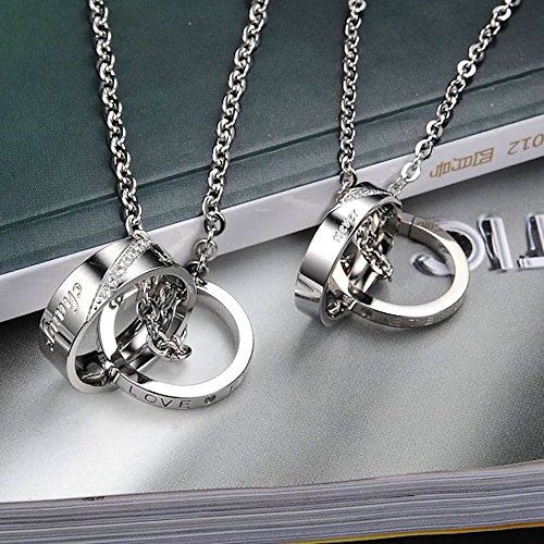 Kim Johanson Pärchen Halsketten für verliebte aus Edelstahl mit doppelten Ringen Silber und Gravur inkl. Schmuckbeutel -